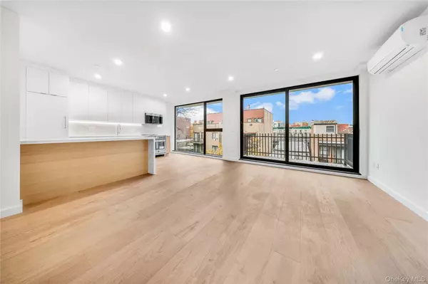 Astoria, NY 11102,30-24 32nd ST #4A