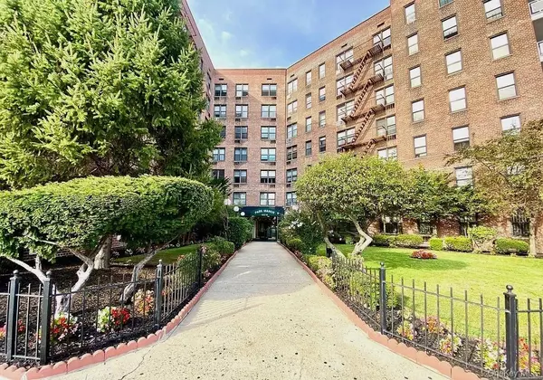 100-25 Queens BLVD #7FF, Forest Hills, NY 11375