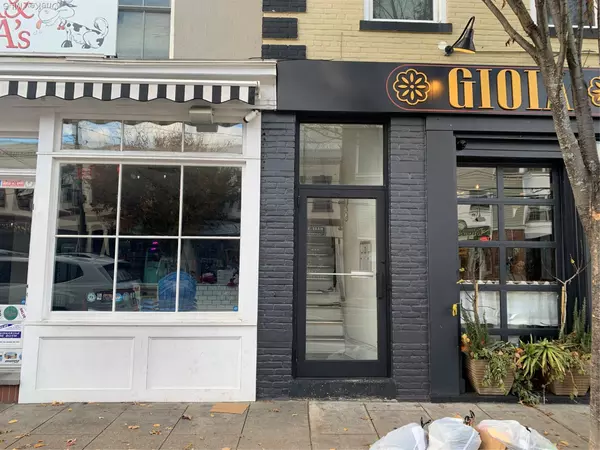 Oyster Bay, NY 11771,94 South ST #1