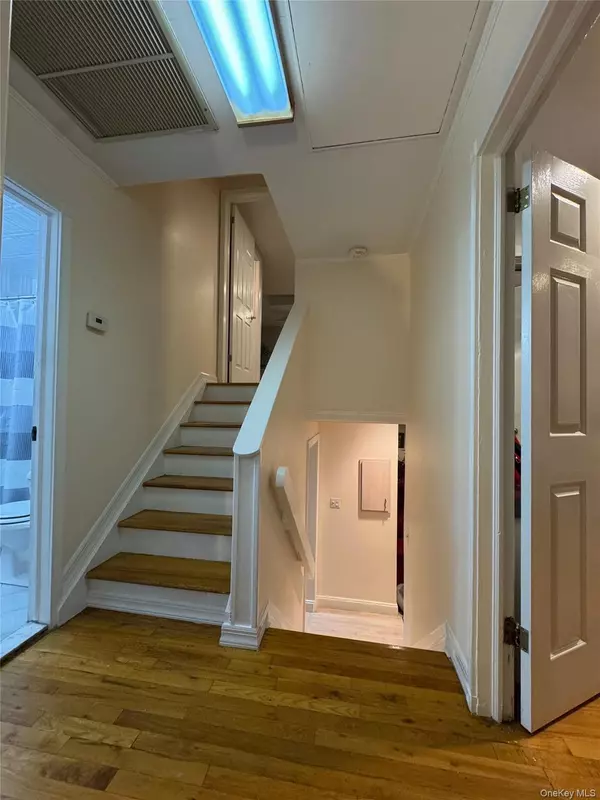 Oceanside, NY 11572,254 Thompson AVE