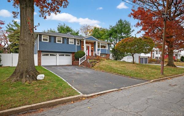 Glen Cove, NY 11542,15 Duke PL
