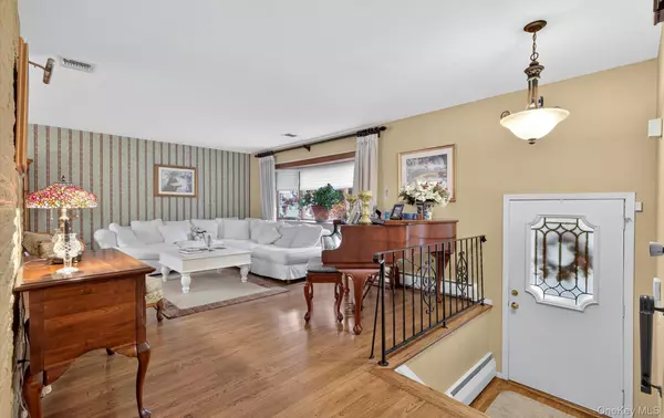 Glen Cove, NY 11542,15 Duke PL