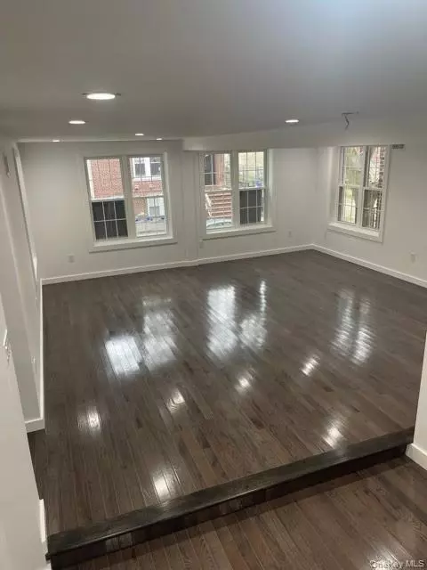 Bronx, NY 10470,235 E 235th ST