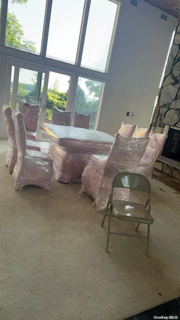 Port Washington, NY 11050,270 Harbor Acres RD