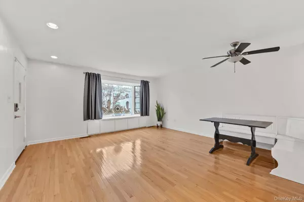 Douglaston, NY 11362,242-29A Oak Park DR