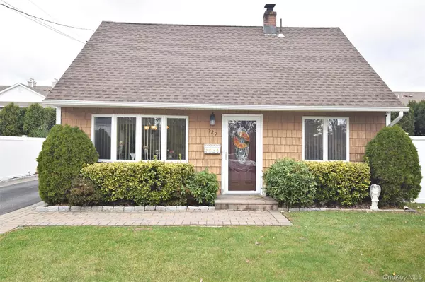 529 Lombard ST, North Babylon, NY 11703