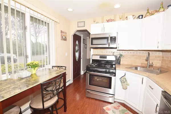 North Babylon, NY 11703,529 Lombard ST