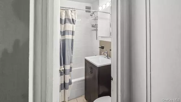 Jamaica, NY 11432,87-20 175th ST #1K