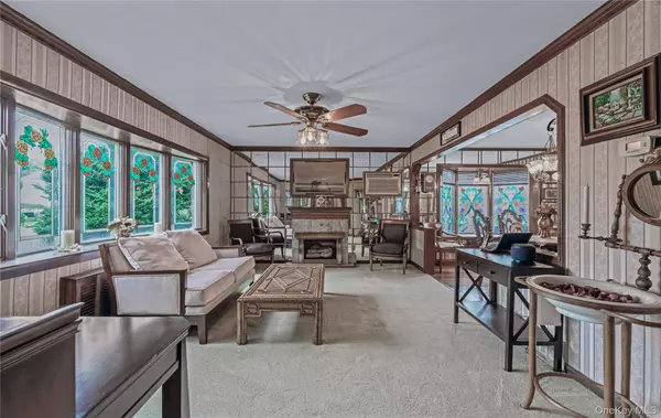 Stewart Manor, NY 11530,6 Fernwood TER