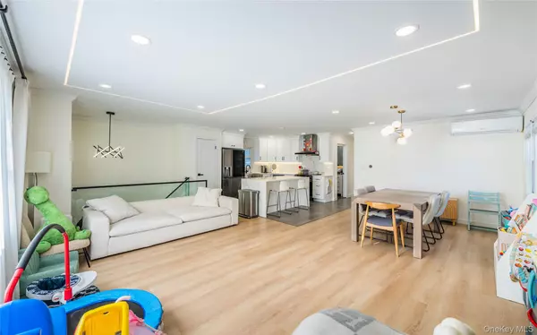 Floral Park, NY 11001,36 Adams ST