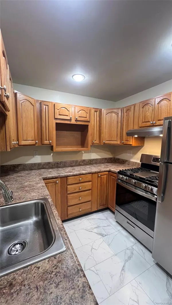 Beacon, NY 12508,27 E MAIN #6