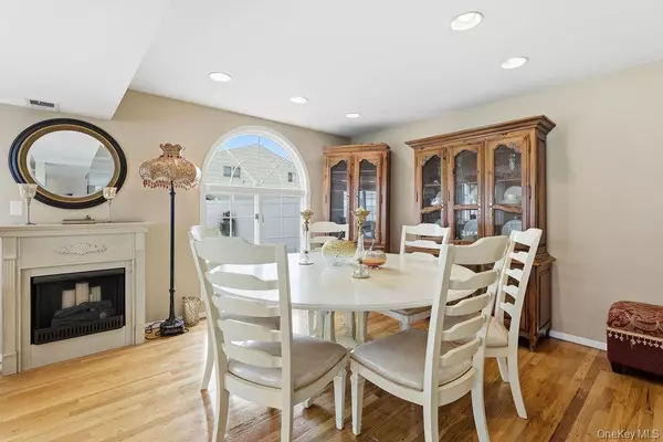 Howard Beach, NY 11414,163-15 84th ST