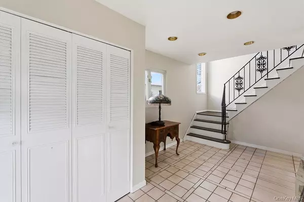 Howard Beach, NY 11414,163-15 84th ST