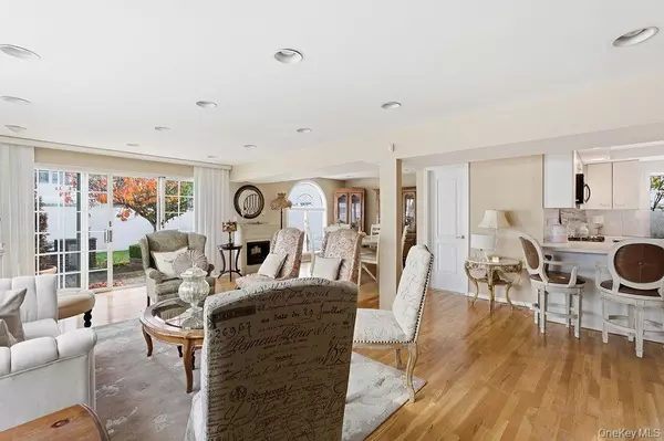 Howard Beach, NY 11414,163-15 84th ST