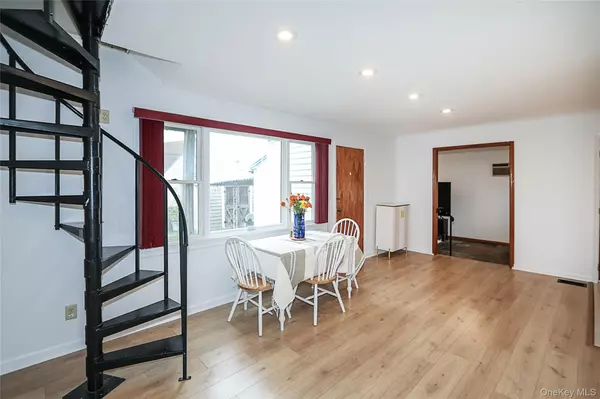 Glen Cove, NY 11542,49 East AVE