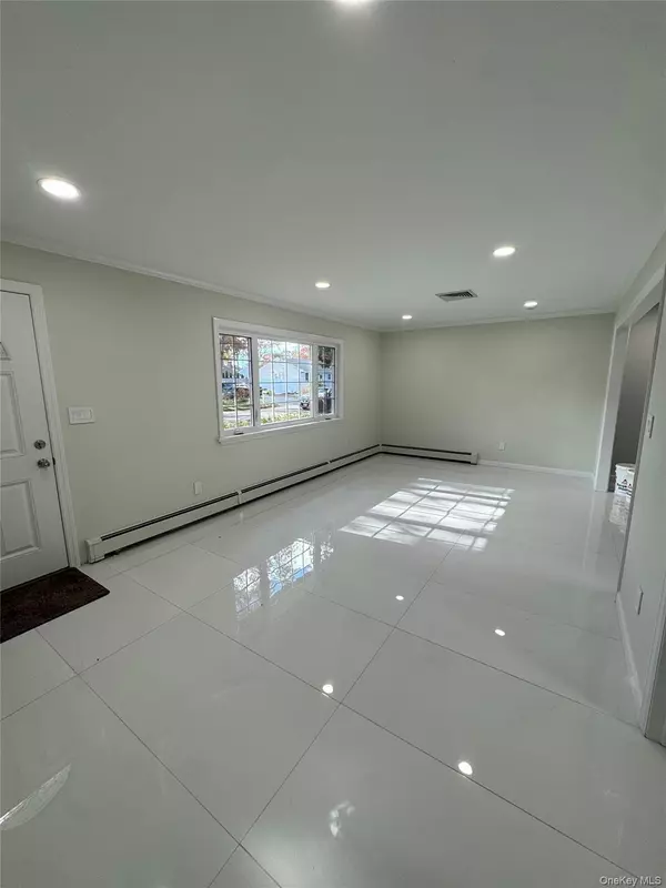 Holbrook, NY 11741,381 Grace ST