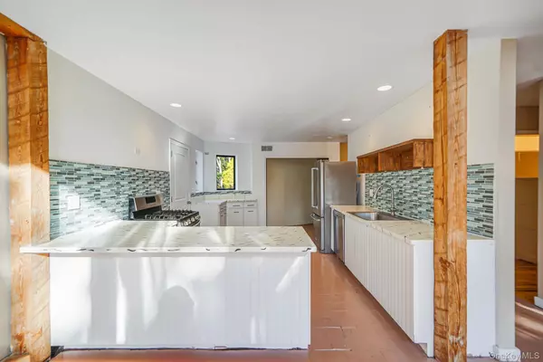 Southampton, NY 11968,290 Montauk HWY