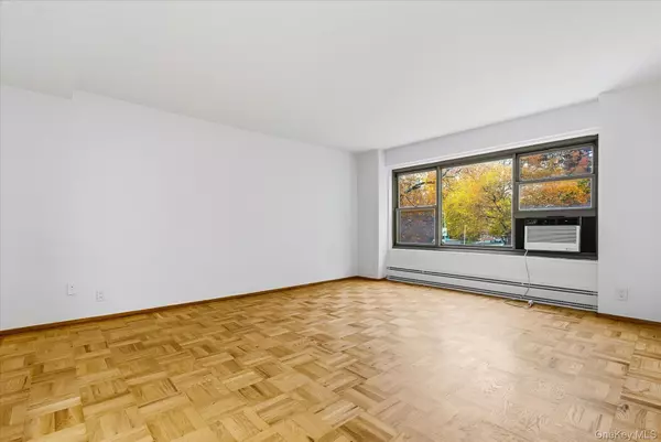 21-85 34th AVE #2D, Astoria, NY 11106