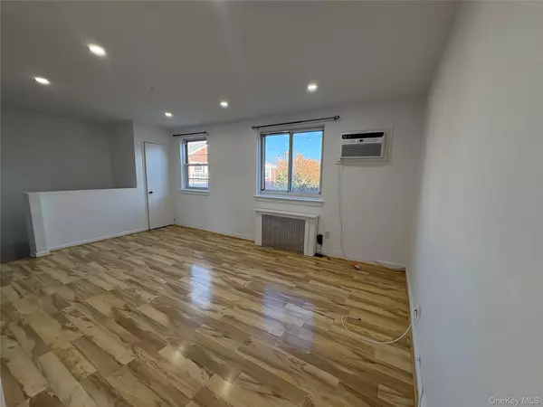 Glen Oaks, NY 11426,245-39 76th AVE #2nd Floor