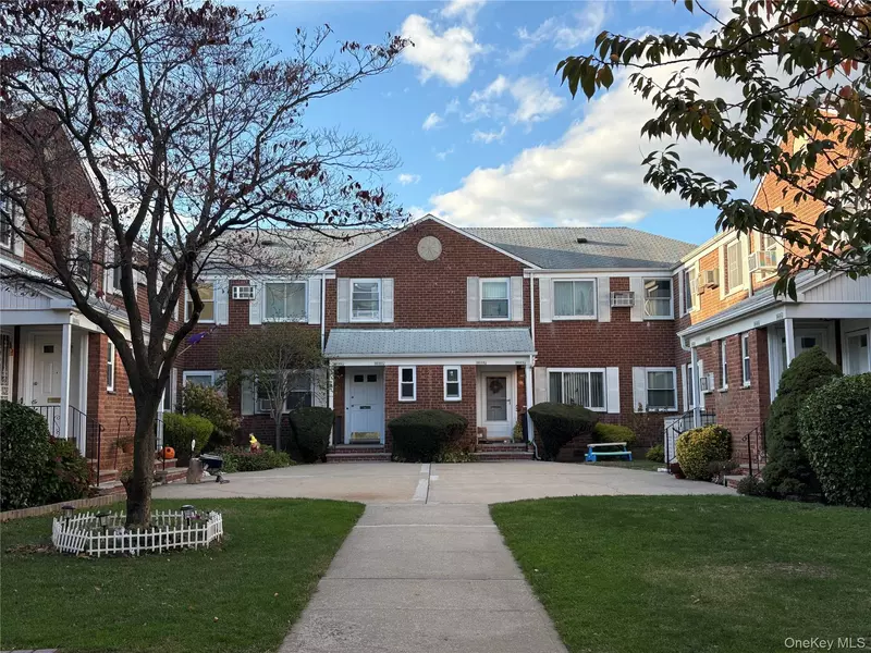 245-39 76th AVE #2nd Floor, Glen Oaks, NY 11426