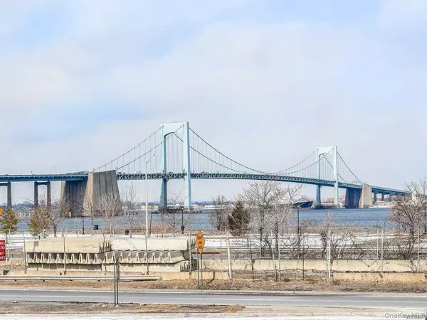 Bayside, NY 11360,1338 Robin LN #1212