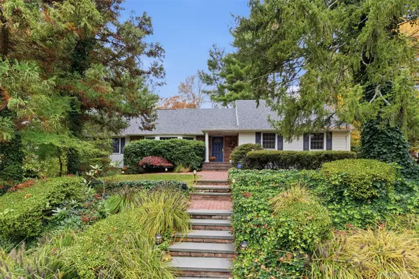 Huntington, NY 11743,33 Marie DR