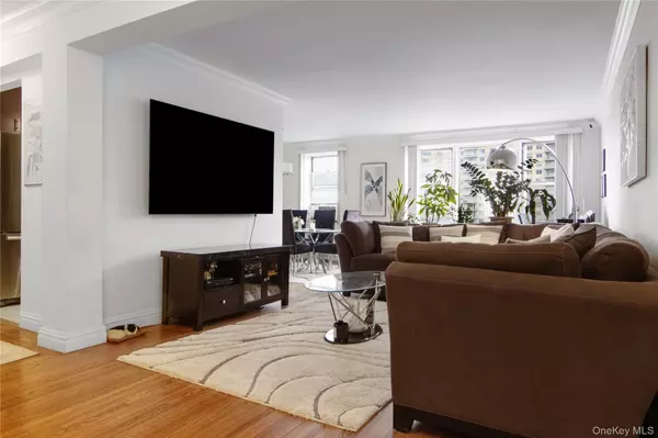 Bronx, NY 10463,609 Kappock ST #8G