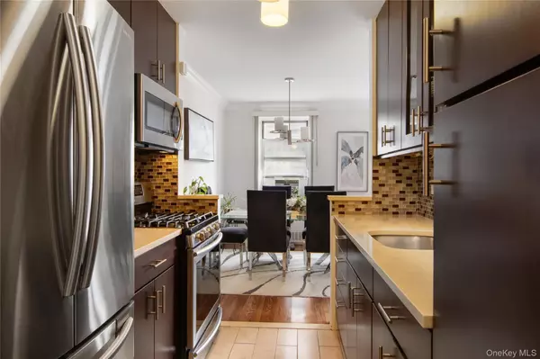 Bronx, NY 10463,609 Kappock ST #8G