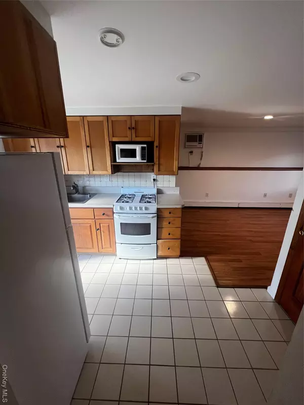 North Babylon, NY 11703,210 Bayshore RD