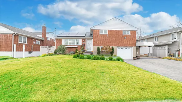 105 7th ST, Hicksville, NY 11801