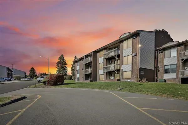 Pomona, NY 10970,262 Country Club LN