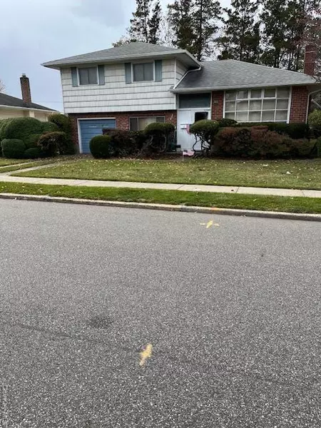 372 Woodbridge LN, Jericho, NY 11753