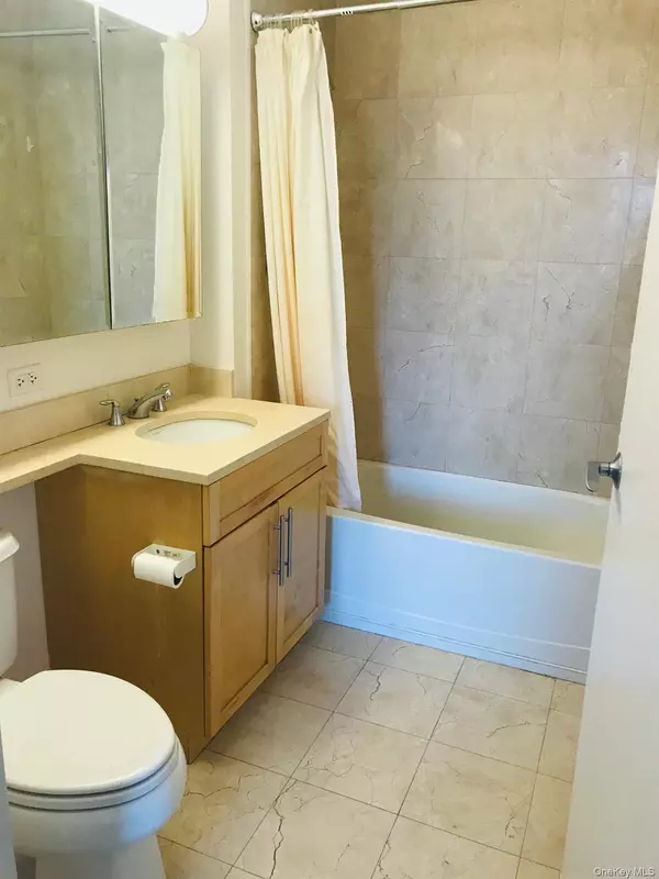 Flushing, NY 11354,40-28 college point BLVD #1002