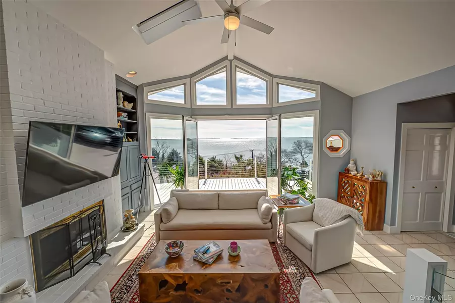 321 E Montauk HWY, Hampton Bays, NY 11946