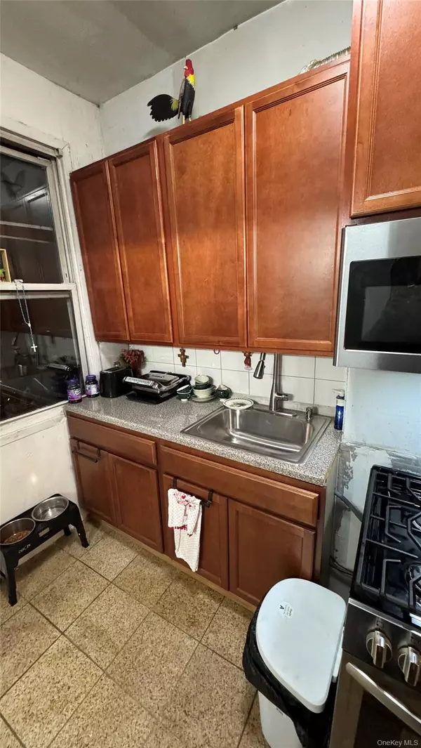 Ridgewood, NY 11385,1109 Irving AVE