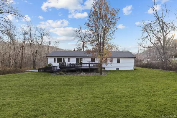 Brewster, NY 10509,9 Seven Oaks LN