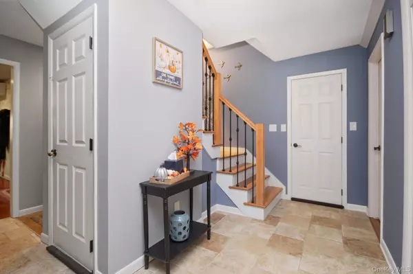 Hyde Park, NY 12538,157 Roosevelt RD