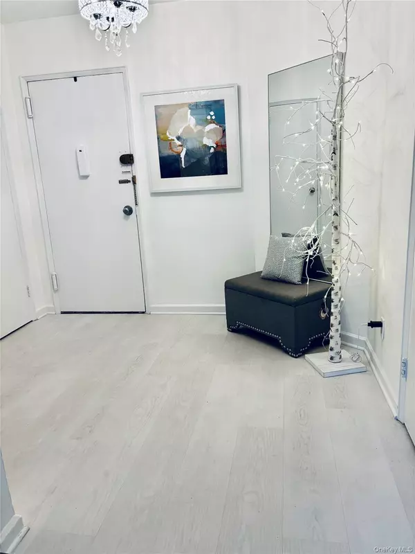 White Plains, NY 10601,16 N Broadway #3E