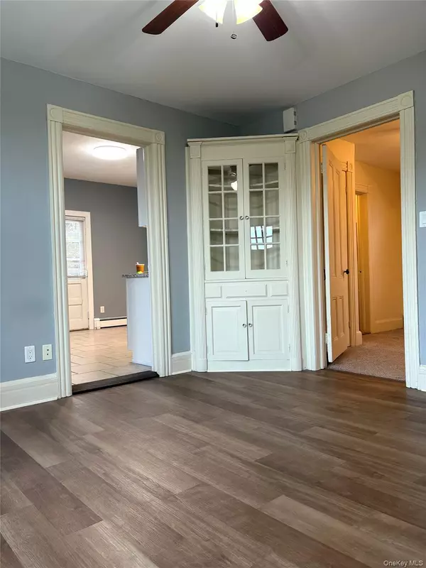 Port Chester, NY 10573,558 Locust AVE