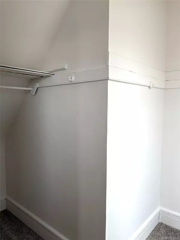 Port Chester, NY 10573,558 Locust AVE #2