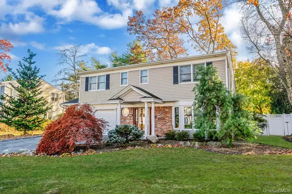 Commack, NY 11725,28 Cedarwood LN
