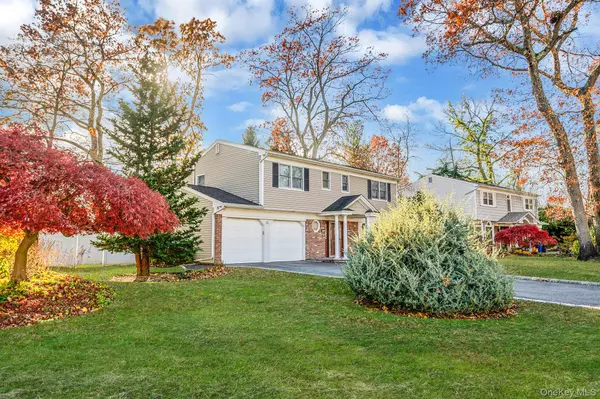 Commack, NY 11725,28 Cedarwood LN
