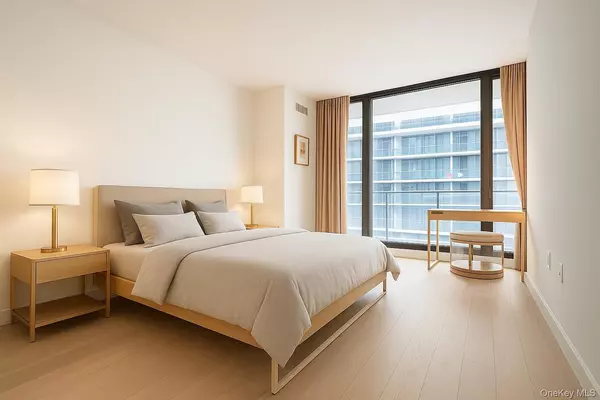 Flushing, NY 11354,131-01 40th RD #11A