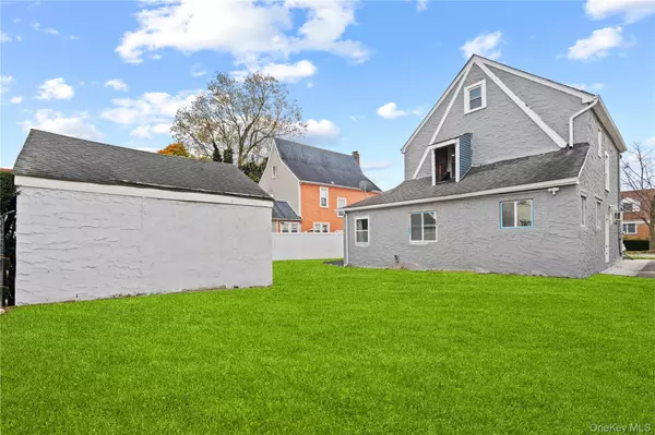 Hempstead, NY 11550,28 Cornwall LN