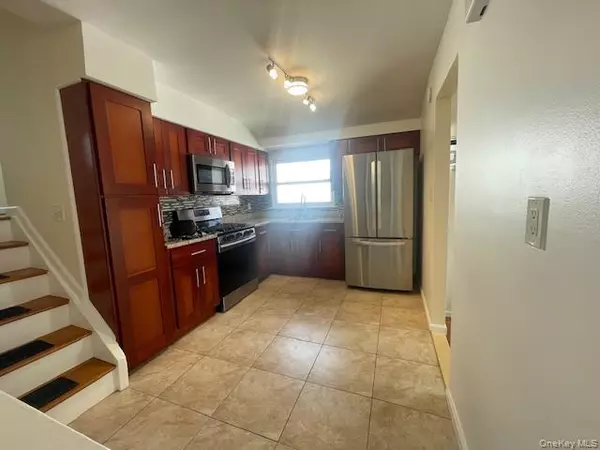 Wakefield, NY 11420,11762 122nd PL