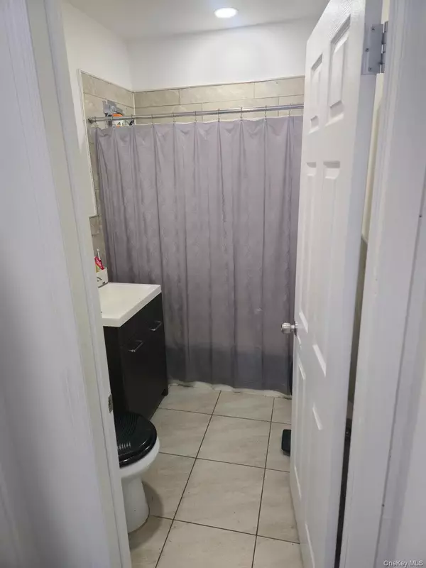 Bronx, NY 10466,4216 Edson AVE