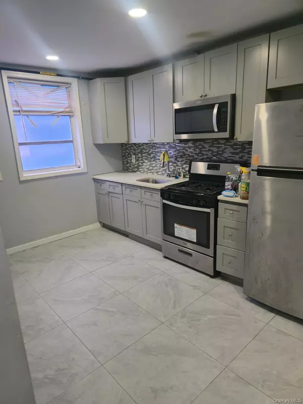 Bronx, NY 10466,4216 Edson AVE