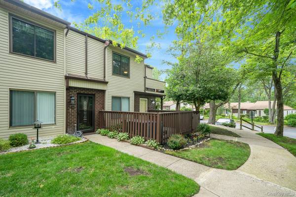 Coram, NY 11727,124 Birchwood RD #124