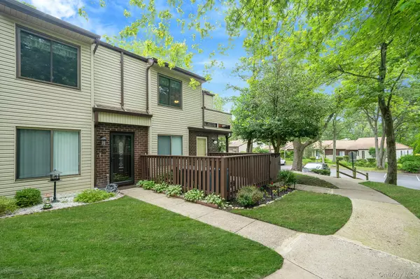 Coram, NY 11727,124 Birchwood RD #124