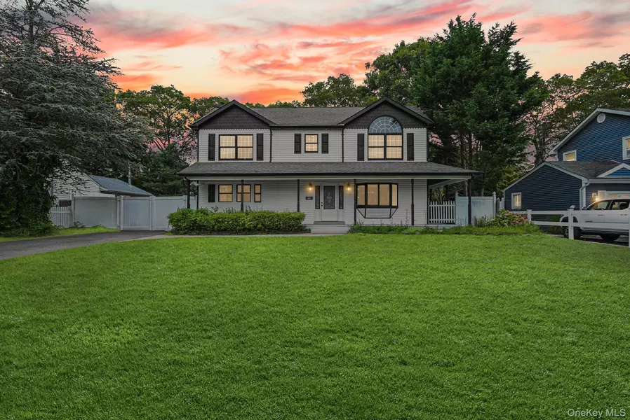 47 Yuma LN, East Islip, NY 11730